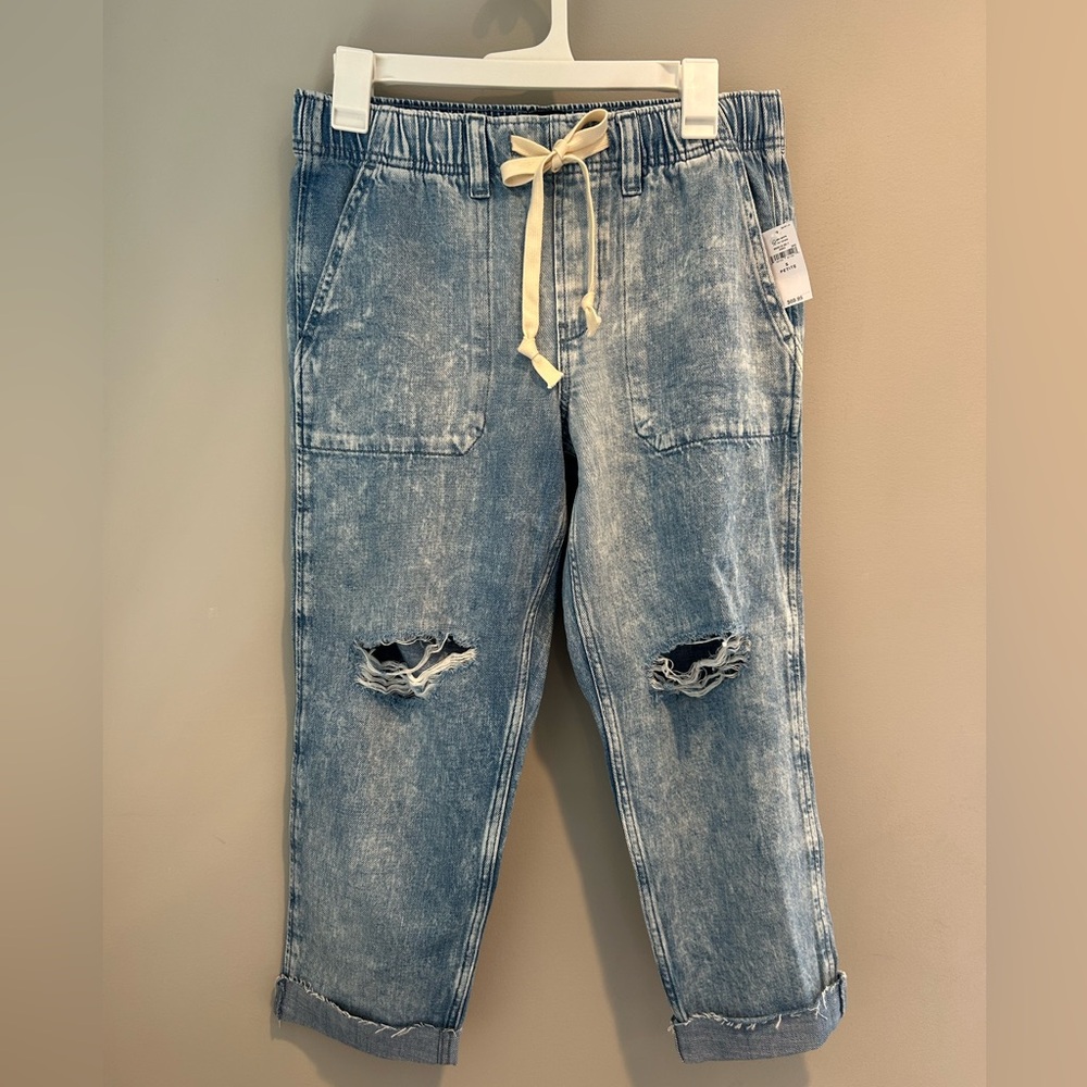 GAP women’s cropped boyfriend distressed jeans. Size S Petite. NWT